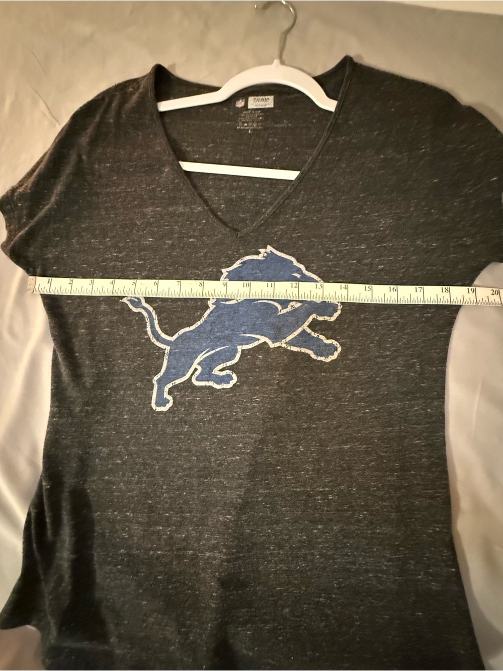 NFL Ladies V-Neck Detroit Lions Logo Tee - Black Heather Size Large - Picture 2 of 4